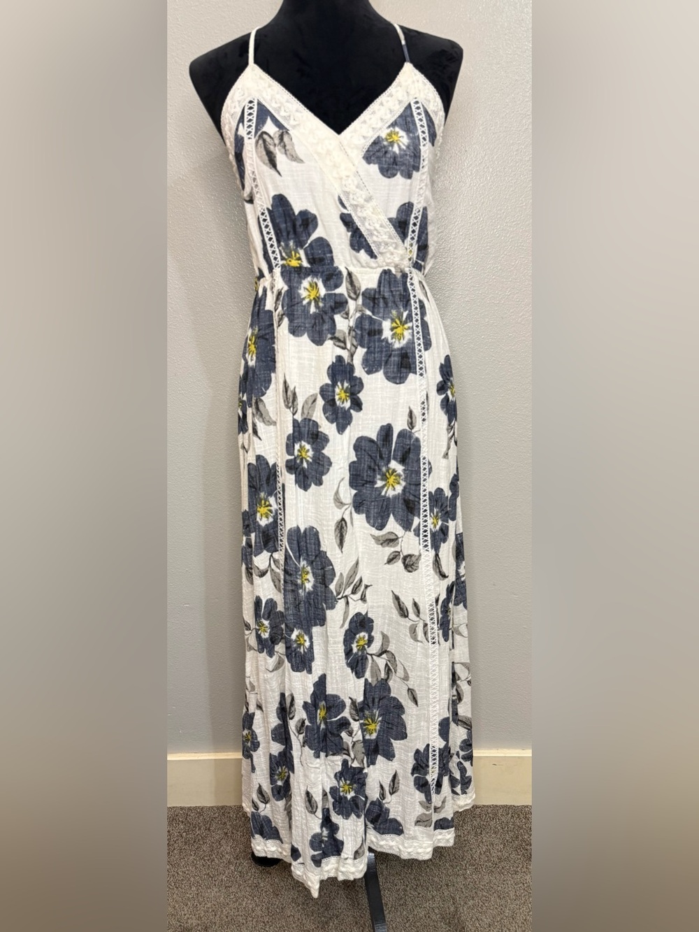 Floral Maxi dress in White and Navy